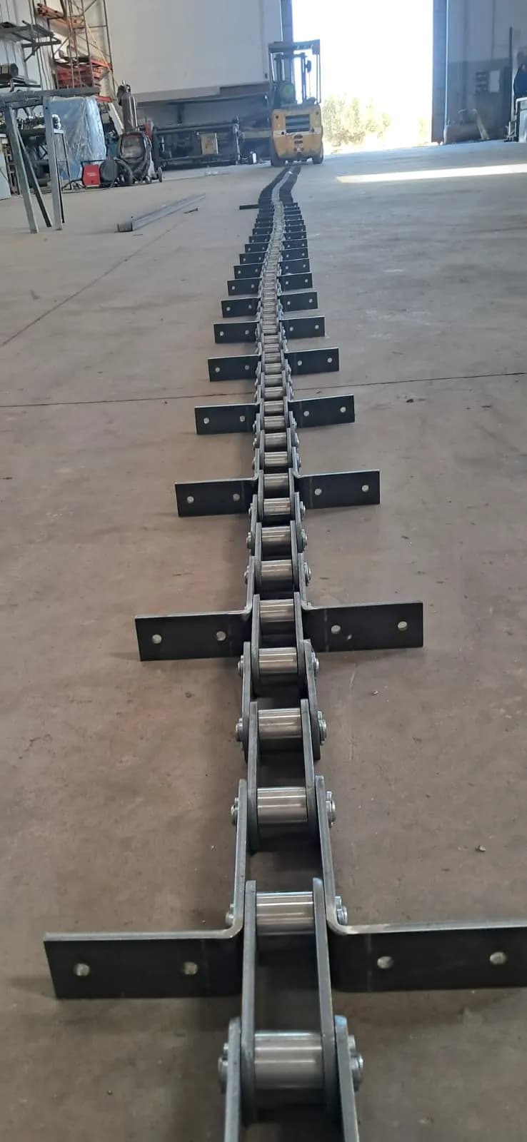 Chain conveyors